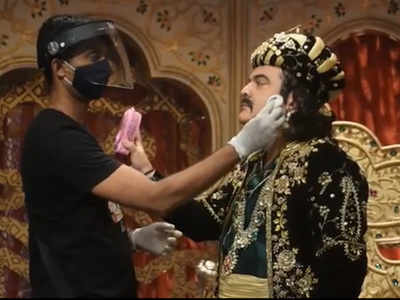 Ali Asgar fans his makeup man as he does his touch up; his gesture will surely win your heart