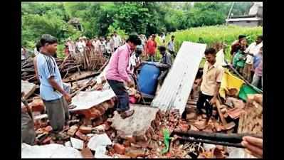 3 die in house collapse in Panchmahal