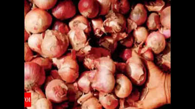 Wholesale price of onion sinks to Re 1/kg at Vashi APMC
