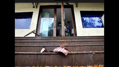 Maharashtra Navnirman Sena activists vandalize MSEDCL office in Vashi to protest against inflated electricity bills