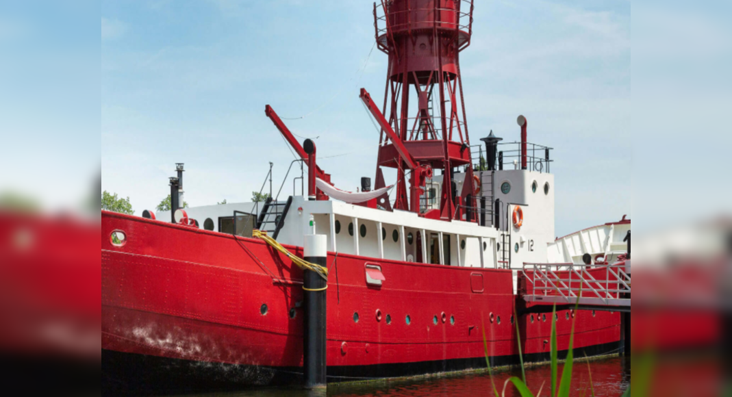 This old lighthouse ship is made for those made for a dreamworld ...