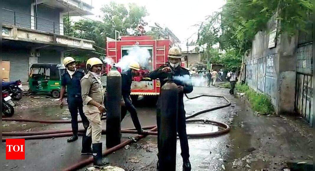 Oxygen cylinders explode at Surat refilling unit, one killed Surat