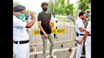 Kolkata: Car rams guard rails, close shave for cops in Red Road 2016 rerun