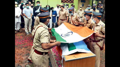 Captain Deepak Sathe laid to rest with full state honours in Mumbai