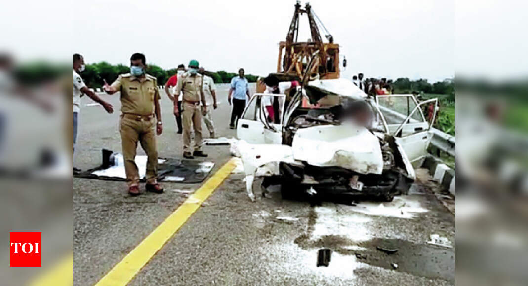 Three dead as car rams into parked truck on Agra-Lucknow expressway ...