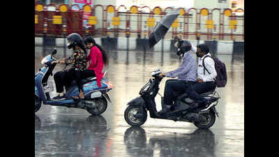 Light showers break sultry spell, lower temperatures in Lucknow