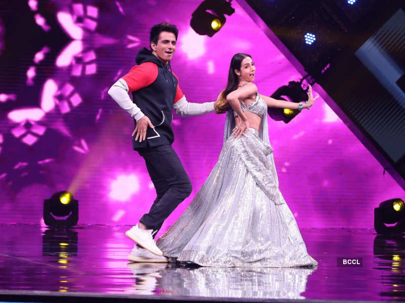 India S Best Dancer Sonu Sood And Malaika Arora Recreate Munni Badnaam Hui On Stage See Photos Times Of India