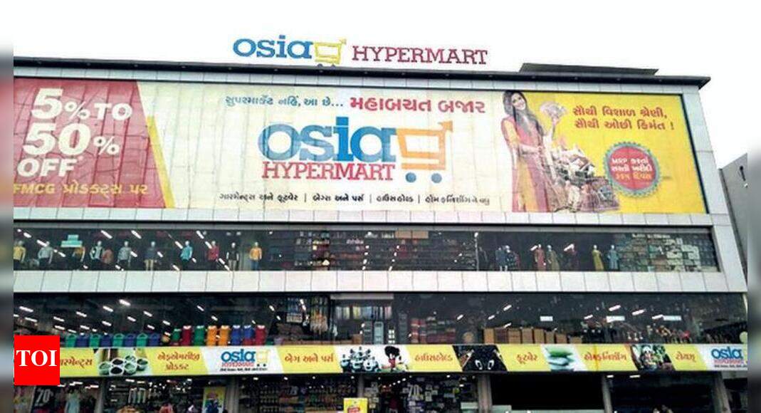 2 hypermarket staff booked for cheating store of Rs 23 lakh Vadodara