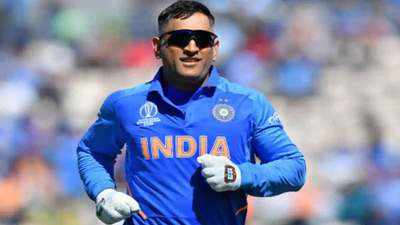 MSD retires: Cricketers, celebs pay tribute to Mahendra Singh Dhoni