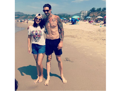 Sunny Leone shares a picture with husband Daniel Weber as they enjoy beach day out