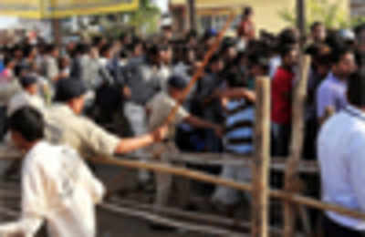 Lathicharge on cricket fans at Motera