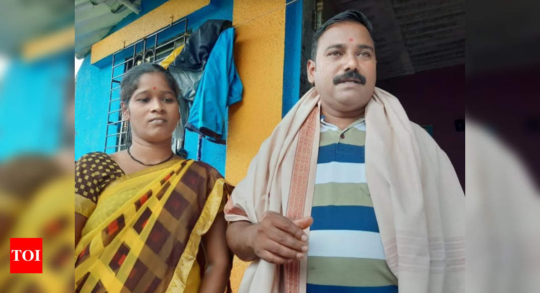 Navi Mumbai Honest Sweeper Wife Return Lost Purse With Gold