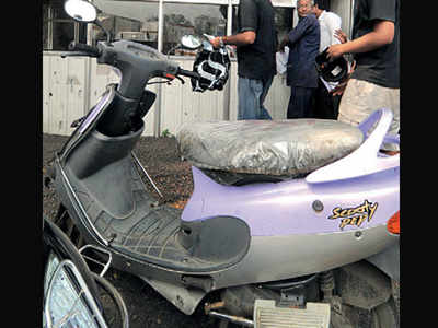 Second hand scooty buy online hot sale