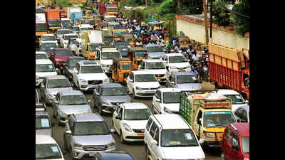 1.12 lakh e-passes issued, vehicles flood Chennai