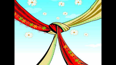 Uttar Pradesh cops help lovebirds tie nuptial knot, sub-inspector performs kanyadan