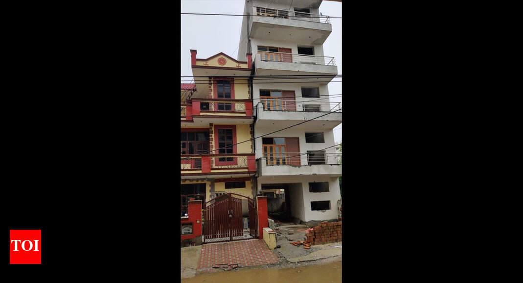 Gurgaon News Residents evacuated Gurugram building after it bent on