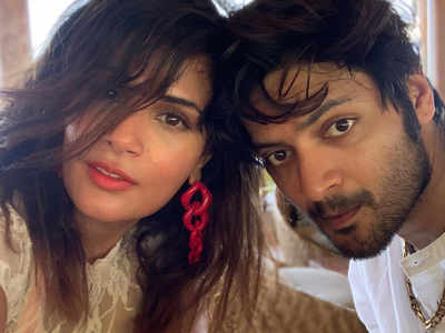 Richa Chadha lashes out at a news agency for criticizing fiancé Ali Fazal’s ‘Death On The Nile’ trailer
