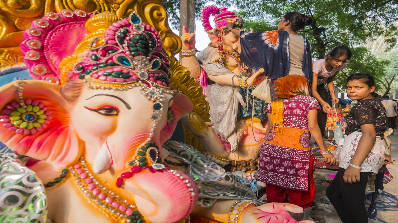 Ganpati visarjan: what makes Mumbai and Pune's celebrations so unique? |  Condé Nast Traveller India