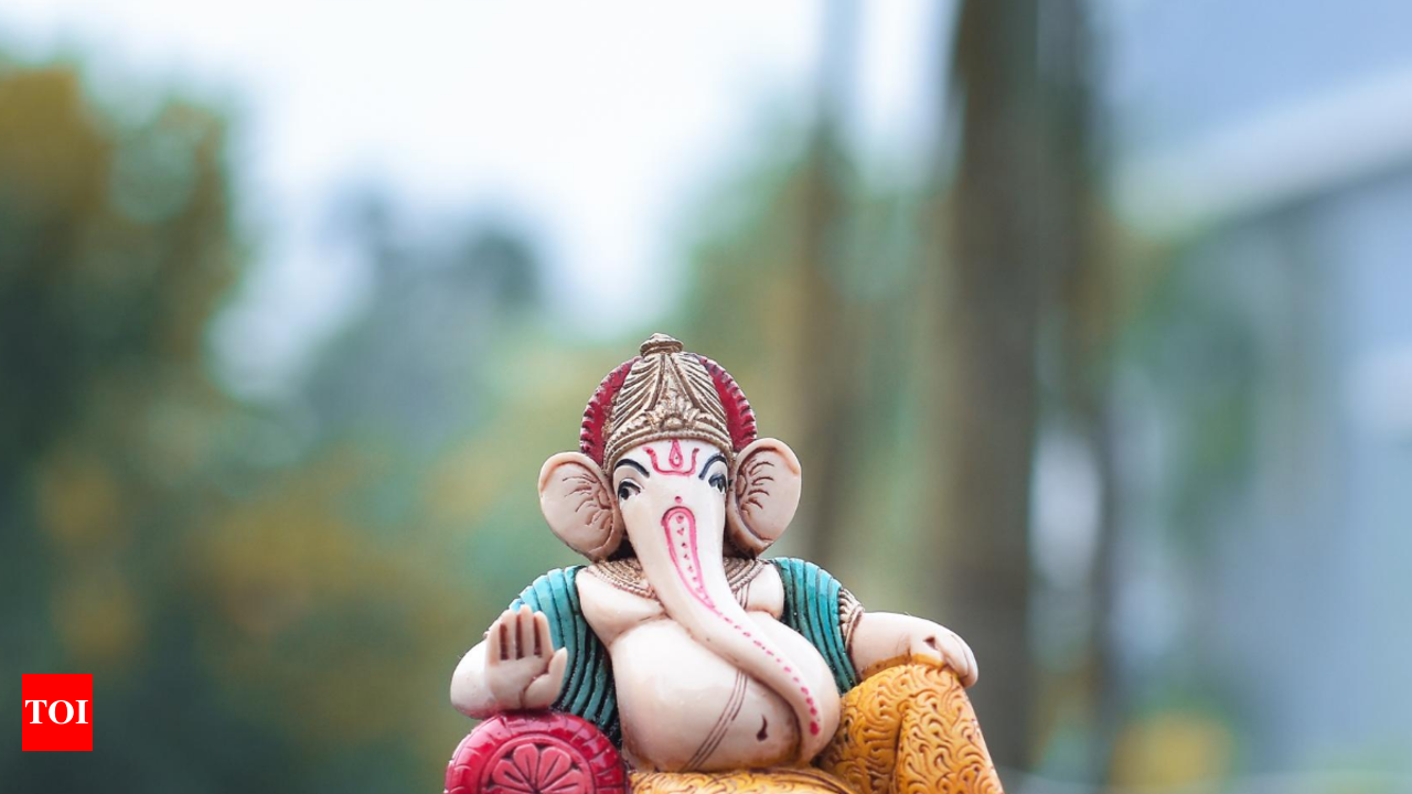 Lord Ganesha - Janushirshasan Pose 1 Yoga Ganesha Copyright by : shopo.in |  Facebook