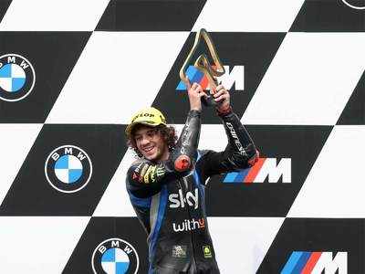 Martin penalty hands Bezecchi first Moto2 win