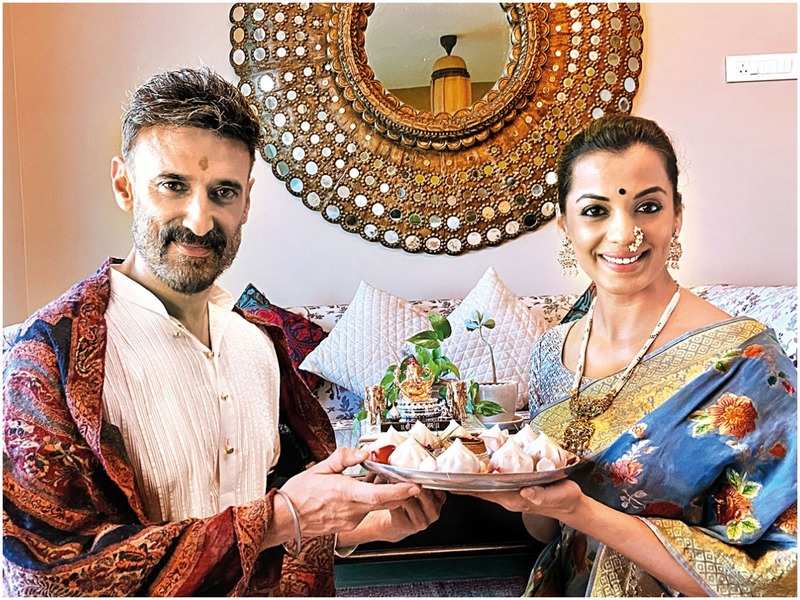 Rahul Dev and Mugdha Godse get into the mood for modaks at Ganesh Chaturthi    