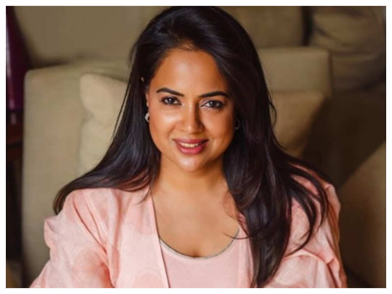 Sameera Reddy opens up about the beauty standards in Bollywood, says she tried hard to fit in | Hindi Movie News - Times of India