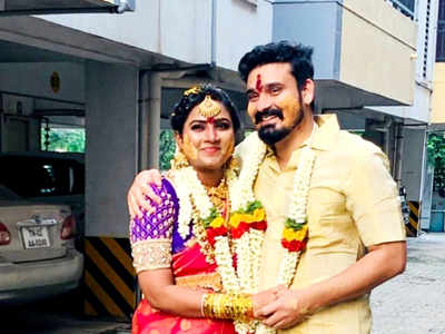 Actor Yogeshwaram’s wife Myna Nandhini beams with joy in her baby ...