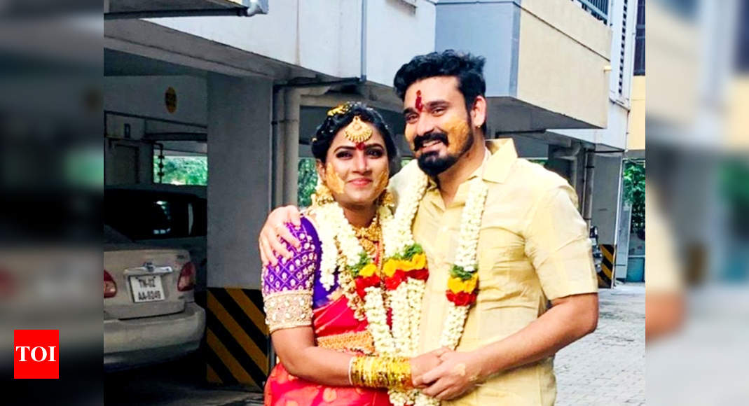 Actor Yogeshwaram's wife Myna Nandhini beams with joy in ...