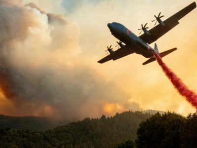 Big California wildfires burn on as death toll reaches 7