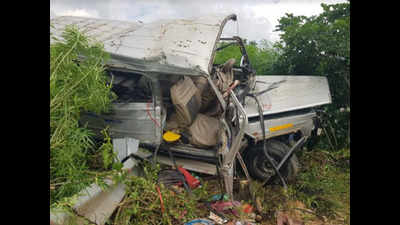 Uttar Pradesh: Four killed, 15 injured in road accident on Yamuna expressway