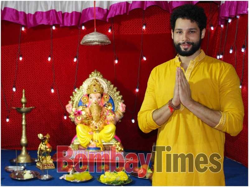 Siddhant Chaturvedi On How He Enjoys Doing Decoration At His Societys Ganpati Pandal Hindi 8929