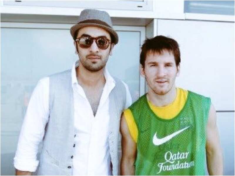 Throwback When Lionel Messi Signed Bollywood Actor Ranbir Kapoor S Football Jersey View Pictures Hindi Movie News Times Of India