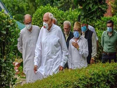 J&K: Delegation of KP entrepreneurs meet Farooq Abdullah, extend support to Gupkar Declaration