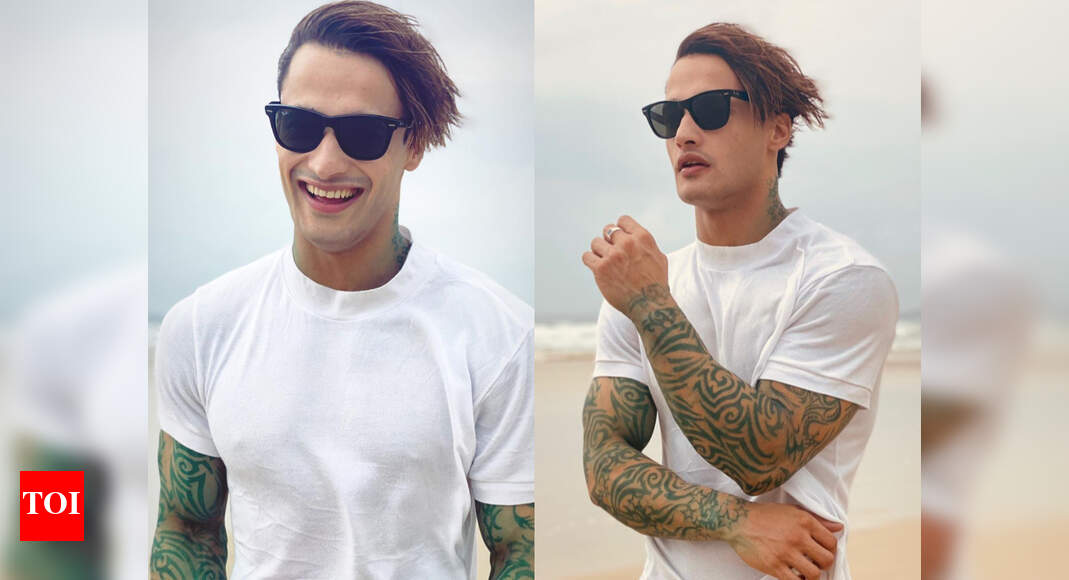 Bigg Boss 13 fame Asim Riaz flaunts his million-dollar smile in this ...