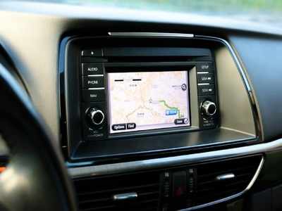 Modern car GPS tracking devices to navigate with ease