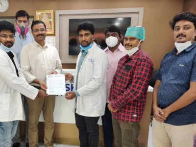 Sai Bhaskar hospitals MD Dr Busireddy Narendra Reddy (second from left)