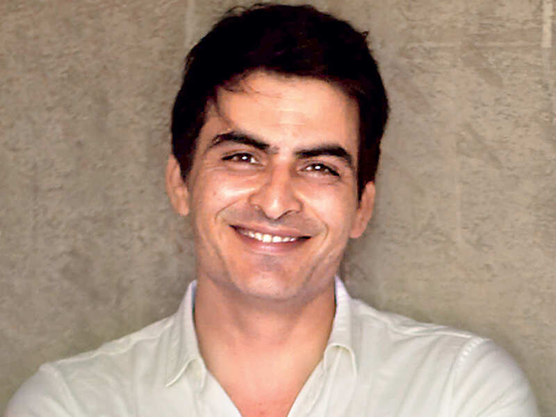 Actor-writer Manav Kaul shares a picture of a little free library in Mumbai, inspires readers - Times of India