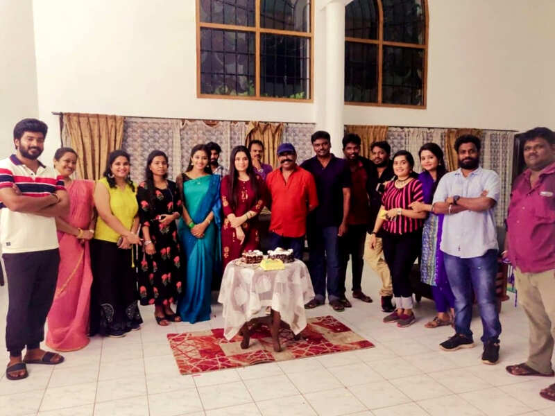 Idhayathai Thirudadhey Completes 100 Episodes Hima Bindhu And Navin Kumar Thank Fans For The Love Times Of India