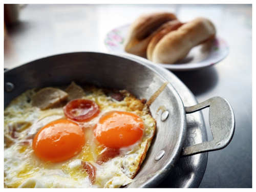 The Biggest Mistakes Everyone Makes When Frying Eggs 