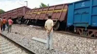 UP: Ghaziabad-bound goods train from Vizag derails in Mathura district