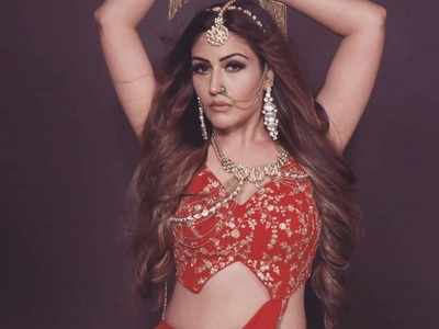 Surbhi Chandna declares her Monday mood on the sets of Naagin 5: asks, 'What day is it?'