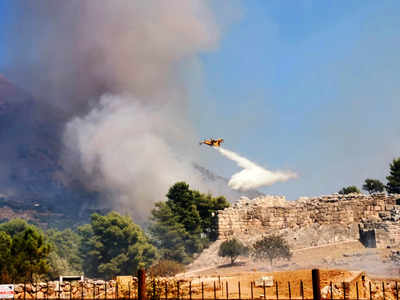 Greece: Wildfire stopped at gate of ancient fortress city