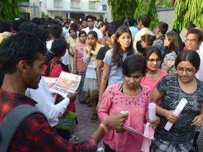 Well prepared to hold JEE, NEET exams in Gujarat: Govt