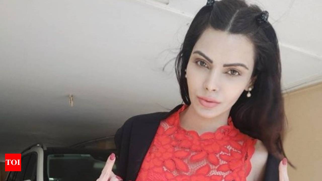 Sherlyn Chopra does the naagin dance with a baby girl; adorable | Hindi  Movie News - Times of India