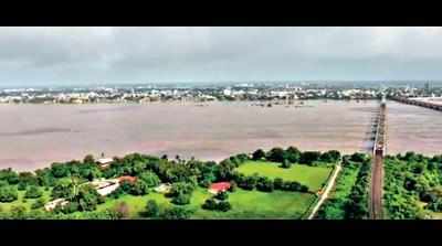 Heavy Discharge causes deluge in Narmada