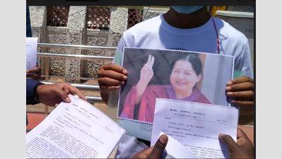 NEET protest in Coimbatore: SFI members submit ‘petition’ to late Jayalalithaa