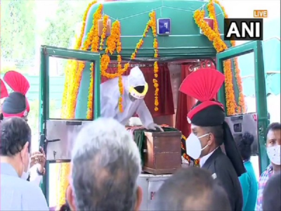 Due to Covid-19, Pranab Mukherjee's mortal remains were carried in van instead of gun carriage