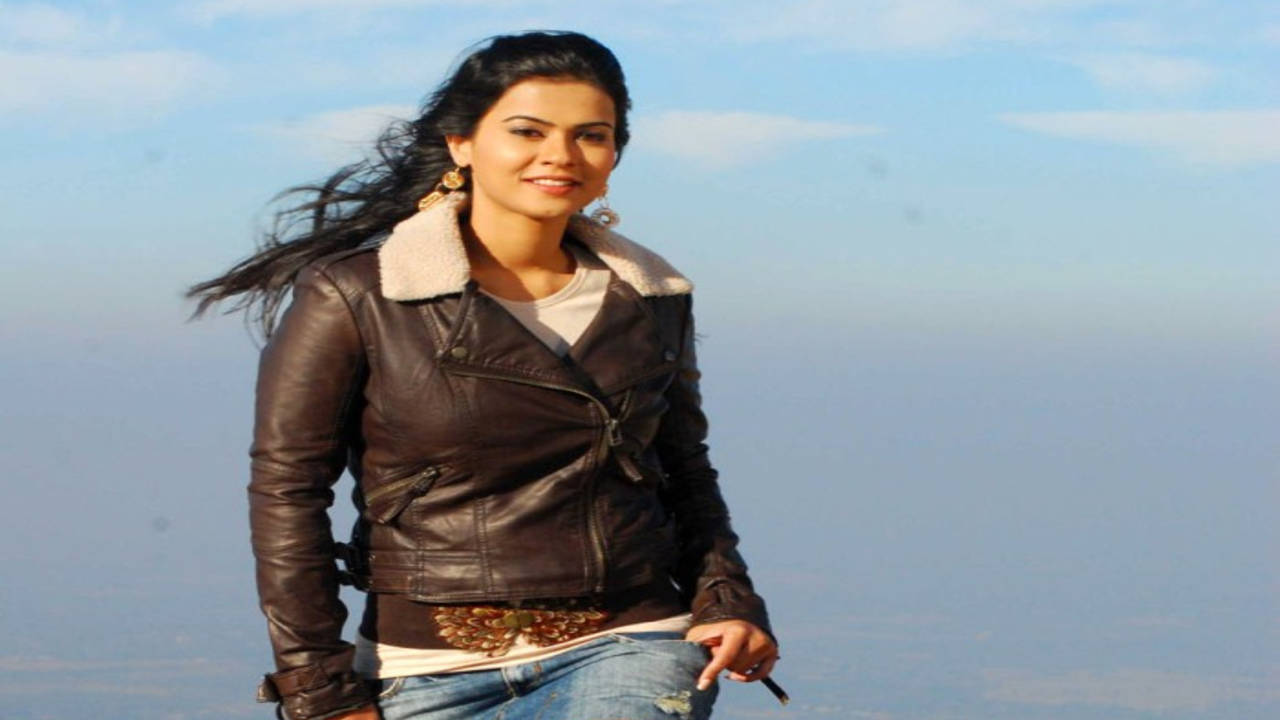 Vinay's Mirattal heroine Sharmila Mandre tests positive for Coronavirus |  Tamil Movie News - Times of India