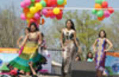 KeMaYa dazzles with 'Holi Hai' fashion