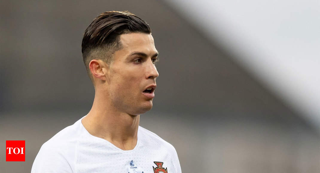 ExMan Utd defender label Ronaldo fanboys a disgrace for throwing mud  at Red Devils star